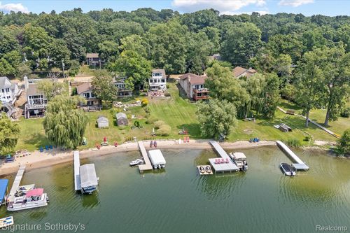 415 Hillwood, White Lake, MI, 48383-2957 | Card Image