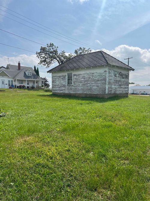 201 N N Meldon St, Calmar, IA, 52132-7735 | Card Image