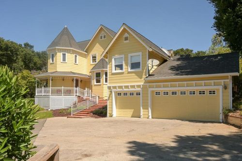 18150 Cochrane Rd, Morgan Hill, CA, 95037-9304 | Card Image