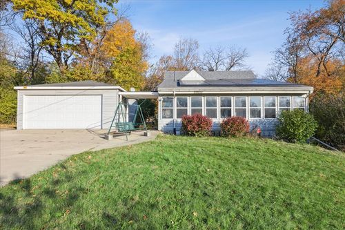 29652 W Roberts Rd, Island Lake, IL, 60042-8421 | Card Image