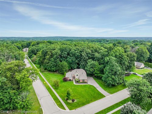 9884 Forest Ridge Dr, Clarkston, MI, 48348-4162 | Card Image