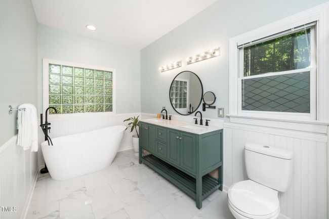 Owner suite bathroom | Image 20