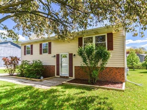 412 Mary St, Cranberry Township, PA, 16066-6352 | Card Image