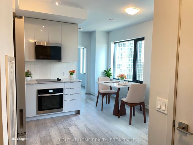 1306 - 2920 Highway 7, Condo with 1 bedrooms, 1 bathrooms and null parking in Vaughan ON | Image 8