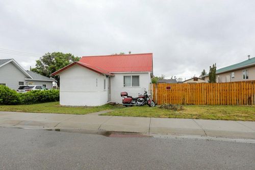 111 20 St, Fort Macleod, AB, T0L0C4 | Card Image