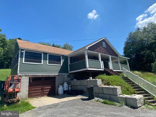 989 Blackhawk Rd, Beaver Falls, PA, 15010-9011 | Card Image