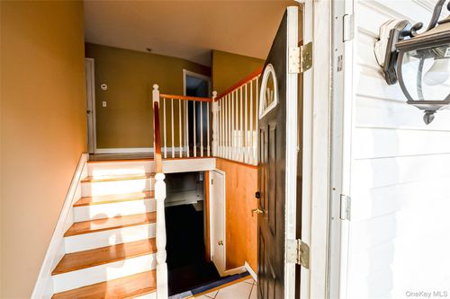 13 Homeland Dr, Huntington, NY, 11743 | Card Image