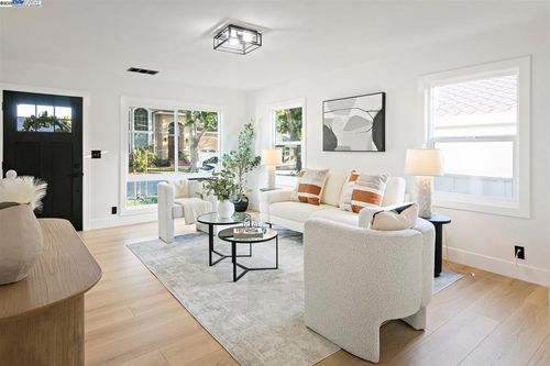 341 Dana St, Fremont, CA, 94539-5710 | Card Image