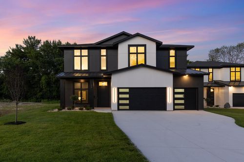 504 N Maple St, Chaska, MN, 55318 | Card Image