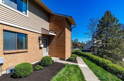 11 Arbor Ct, Springdale, OH, 45246-2301 | Card Image