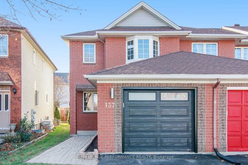 137 Central Park Drive, Carlington - Central Park, ON, K2C4C1 | Card Image
