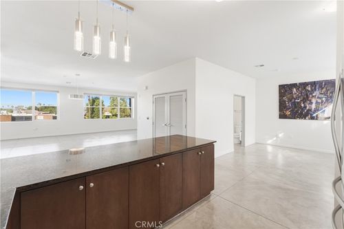 435 W Center Street Promenade, Anaheim, CA, 92805-3782 | Card Image