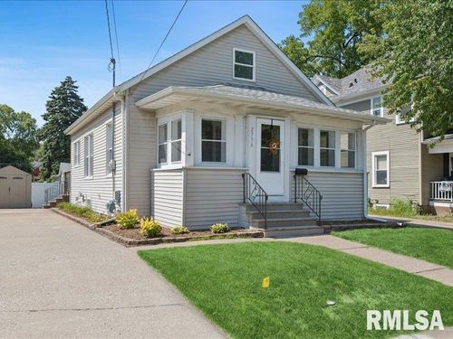 2334 Grand Ave, Davenport, IA, 52803-2533 | Card Image
