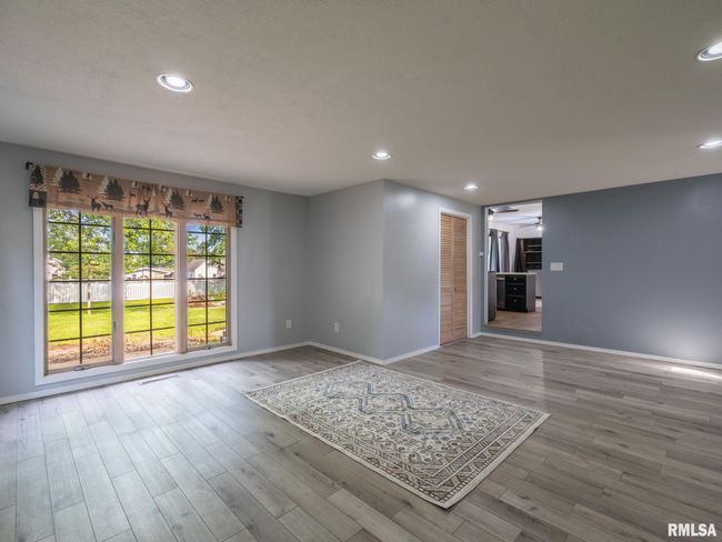 106 N 5 Th St, House other with 3 bedrooms, 2 bathrooms and null parking in Dunlap IL | Image 27