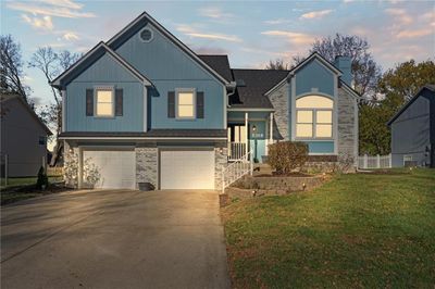 412 Se Ashton Drive, House other with 4 bedrooms, 3 bathrooms and null parking in Lee's Summit MO | Image 2