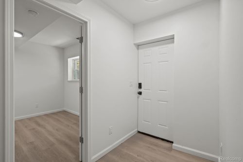 1-34 Cross St, Auburn Hills, MI, 48326-3220 | Card Image