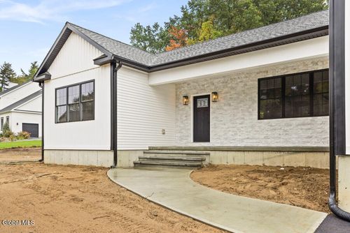 222 Briarwood Ct, Albany, NY, 12203-6113 | Card Image