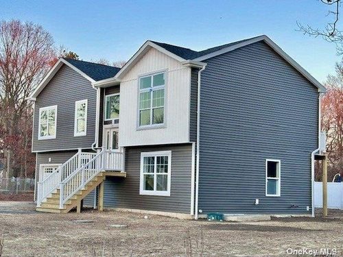 40 Saint George Dr, Shirley, NY, 11967-4220 | Card Image