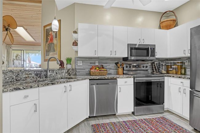 APT-13 - 6121 Se Landing Way, Condo with 3 bedrooms, 2 bathrooms and null parking in Stuart FL | Image 17
