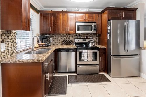 7002 Nw 95th Ave, Tamarac, FL, 33321-3045 | Card Image