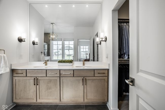 Primary suite - bathroom (main floor) | Image 19