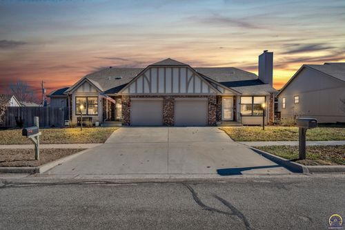 2766 Arrowhead Rd, Topeka, KS, 66614-2446 | Card Image