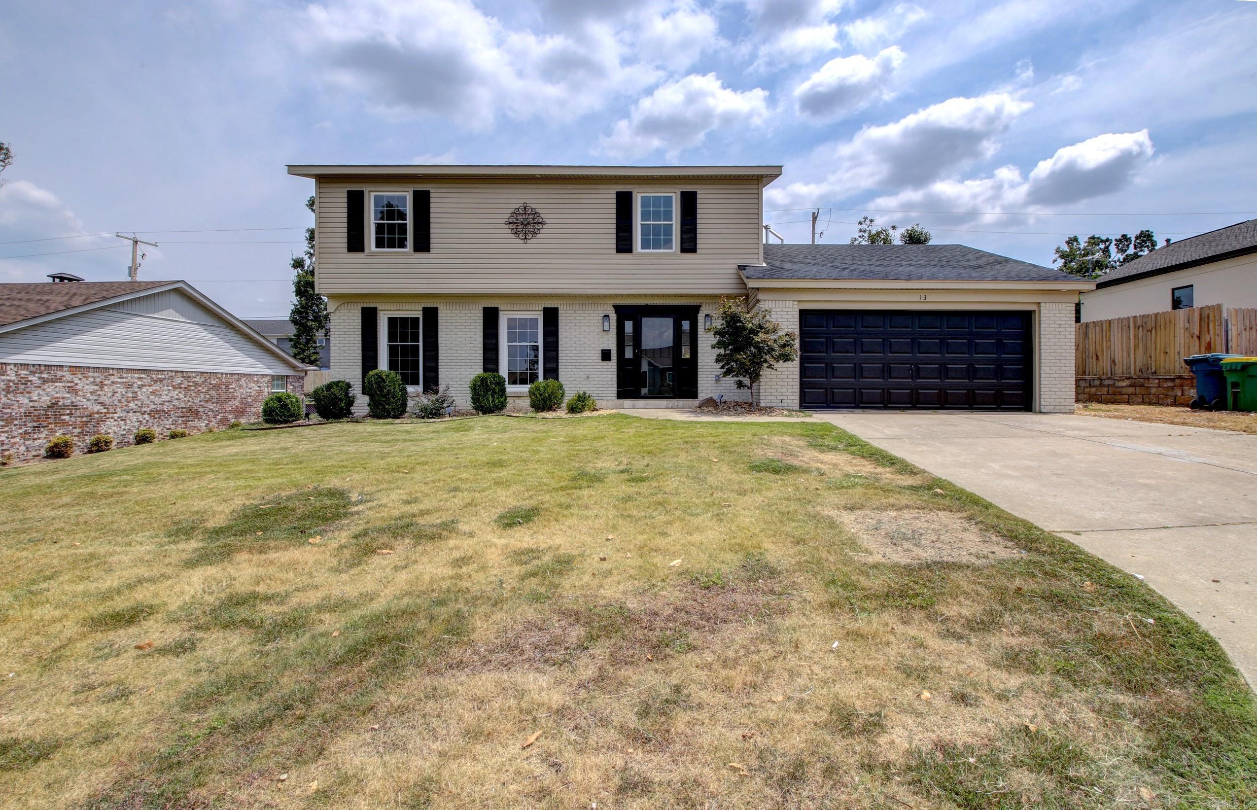 Coachlight Dr, Little Rock, AR 72227