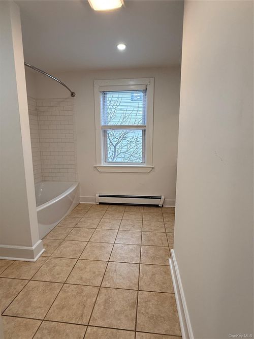 2-35 East Ave, Middletown, NY, 10940-5816 | Card Image