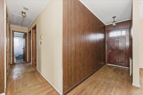 2 Mcleod St, Massapequa Park, NY, 11762-1944 | Card Image