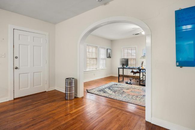 Entry and Dining | Image 13