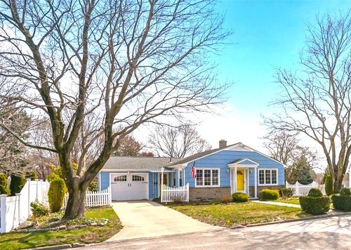 4 Meadowcrest Dr, Cumberland, RI, 02864-7016 | Card Image