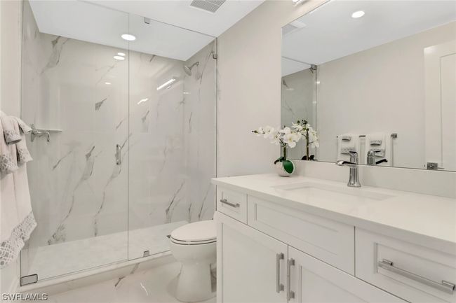 Bed_Den Bath | Image 14