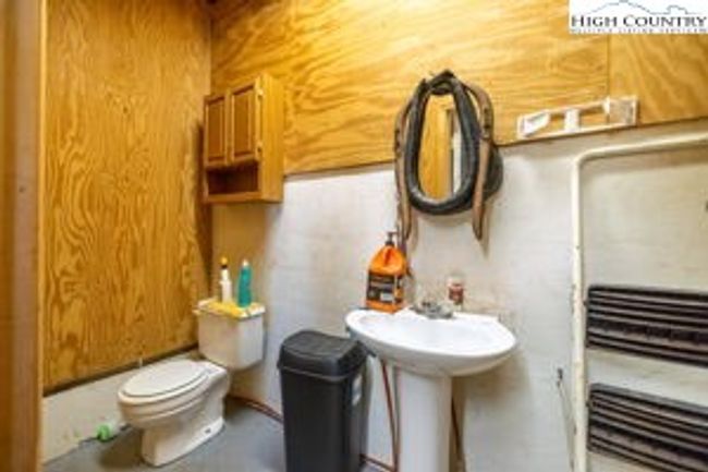 1/2 Bath in horse barn | Image 37