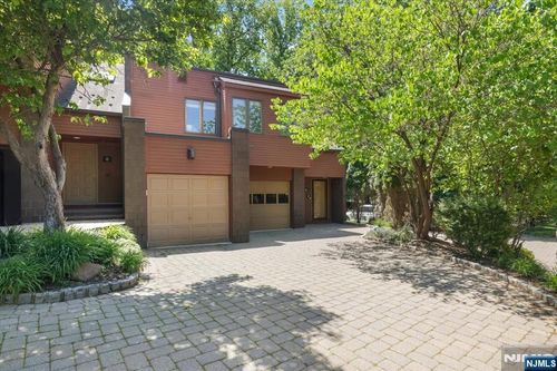 10 Old Quarry Rd, Englewood, NJ, 07631-5123 | Card Image