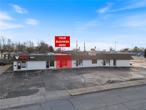 885 S Dogwood St, Siloam Springs, AR, 72761-3915 | Card Image