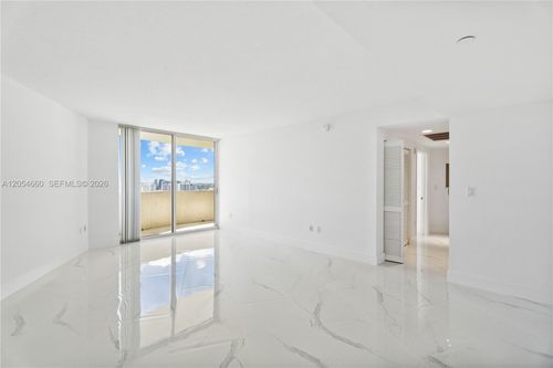 2506-19501 W Country Club Dr, Aventura, FL, 33180-2471 | Card Image