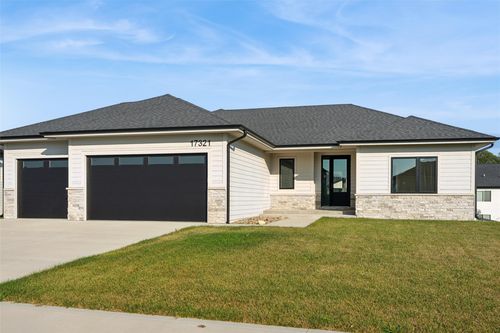 17321 N Valley Dr, Waukee, IA, 50263-1706 | Card Image