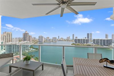 2203 - 3301 Ne 183rd St, Condo with 3 bedrooms, 3 bathrooms and null parking in Aventura FL | Image 2