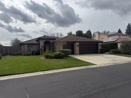 7290 Edgewater St, Chowchilla, CA, 93610-8454 | Card Image