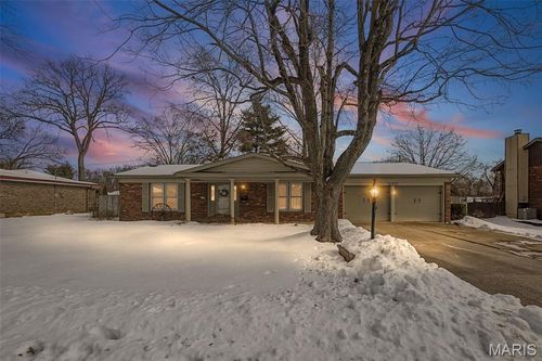 2339 Chadwick Dr, Alton, IL, 62002-6956 | Card Image