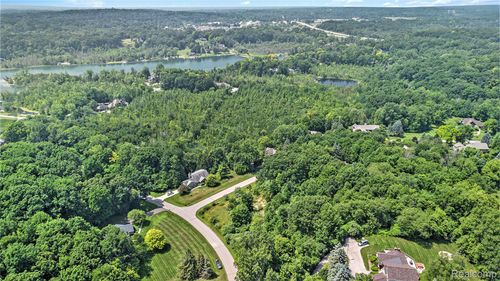 126 Deerhill Dr, Clarkston, MI, 48346 | Card Image