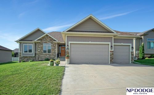 2841 Valley Stream Dr, Lincoln, NE, 68516-7755 | Card Image