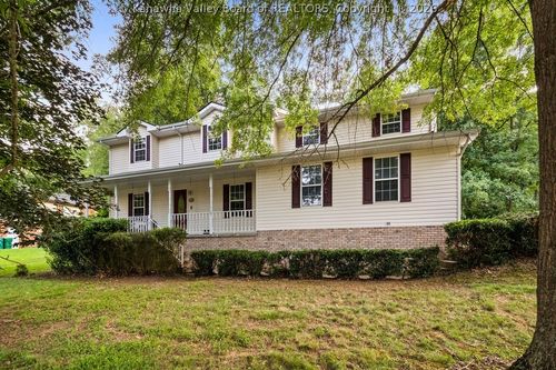 13 Richland Dr, Hurricane, WV, 25526-8803 | Card Image