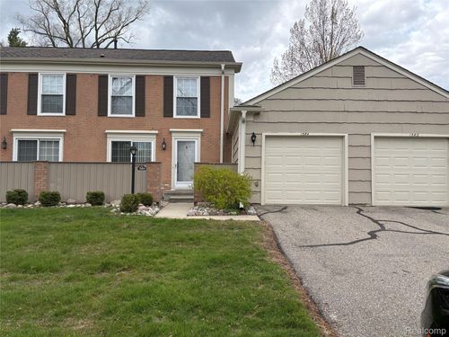 1584 Kings Cove Dr, Rochester Hills, MI, 48306-4233 | Card Image