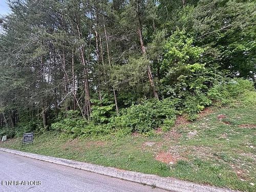 1012 Saint Johns Dr, Maryville, TN, 37801-9609 | Card Image