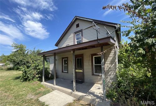 407 Madison St, Kane, IL, 62054-1107 | Card Image