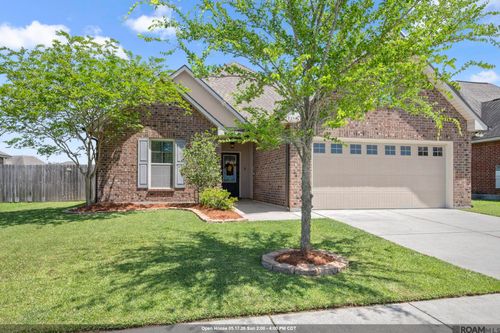 18334 Crows Nest Dr, Prairieville, LA, 70769-2900 | Card Image