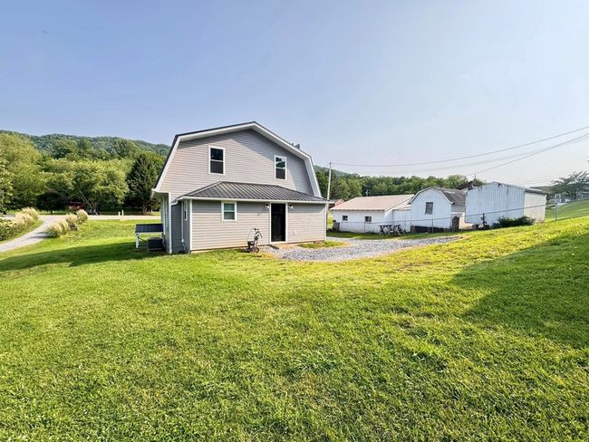18437 Governor G C Peery Hwy, House other with 3 bedrooms, 2 bathrooms and null parking in Pounding Mill VA | Image 32