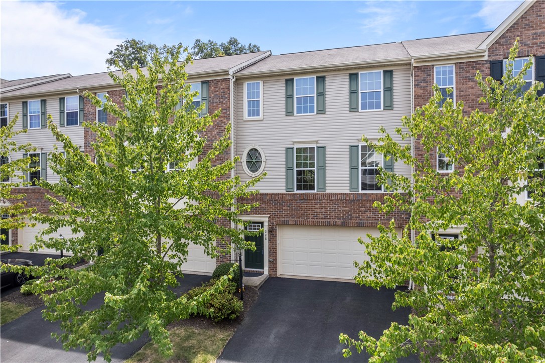 228 Broadstone Drive, For Sale in Adams Twp Zoocasa