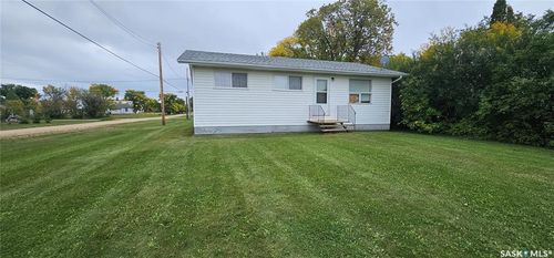 65 2 St W, Weekes, SK, S0E0C5 | Card Image